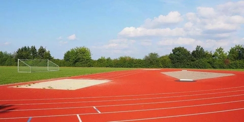 亞體君小課堂 塑膠跑道知多少？深度解析預制型跑道卷材